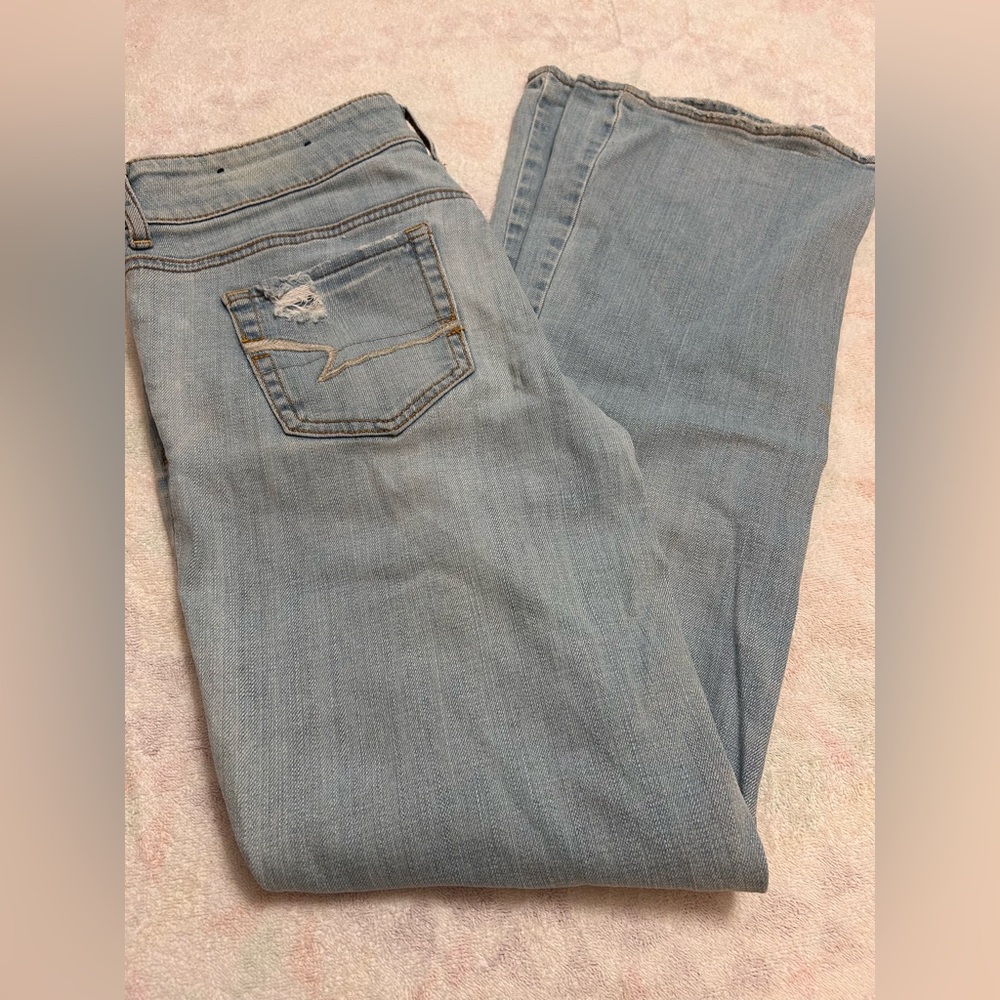 American Eagle Stretch Women’s Light Wash Artist Boot Jeans‎ Size 8 distressed